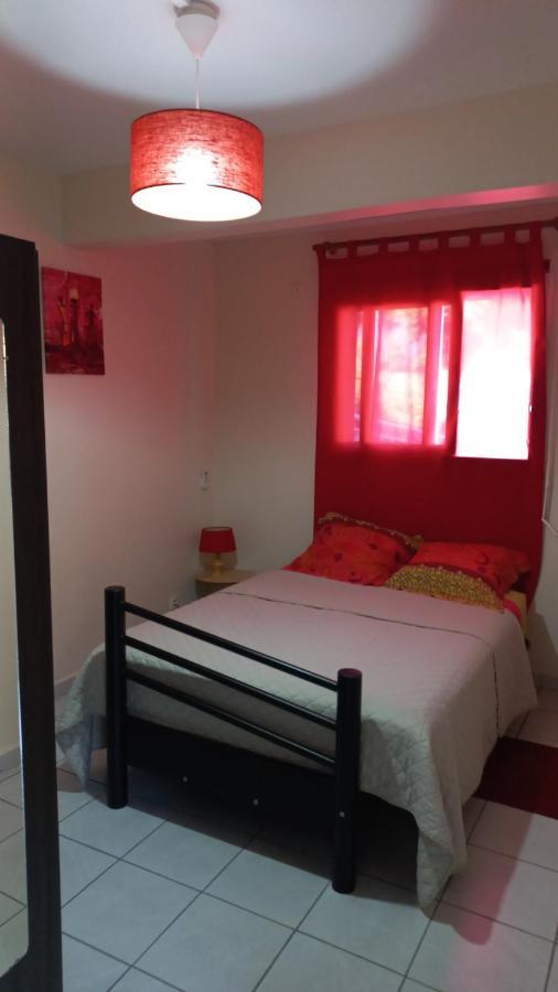 Charmant petit T2 dans maison Vieux-Bourg Extérieur photo