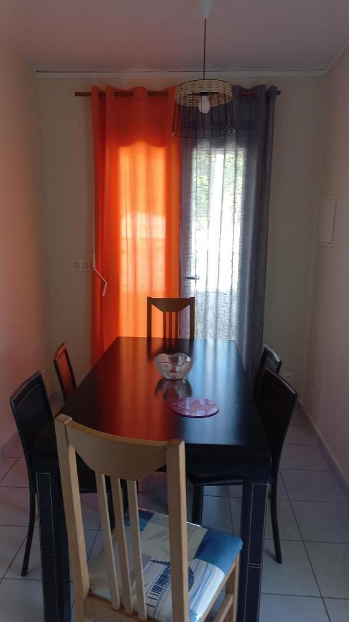Charmant petit T2 dans maison Vieux-Bourg Extérieur photo