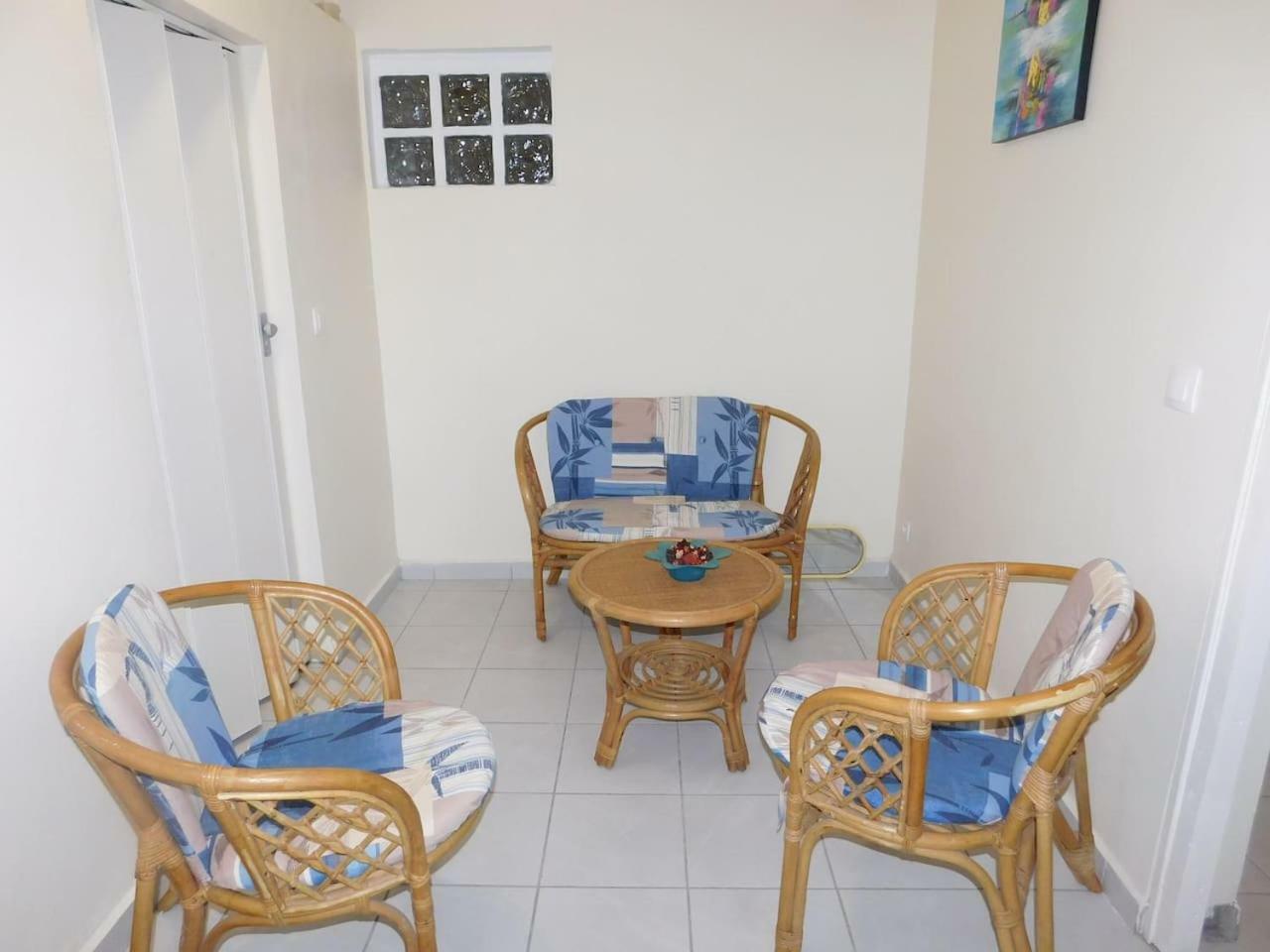 Charmant petit T2 dans maison Vieux-Bourg Extérieur photo