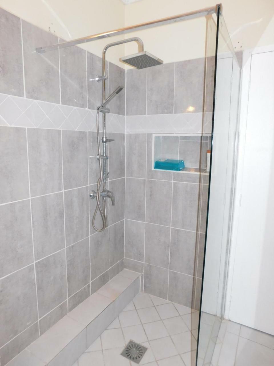 Charmant petit T2 dans maison Vieux-Bourg Extérieur photo